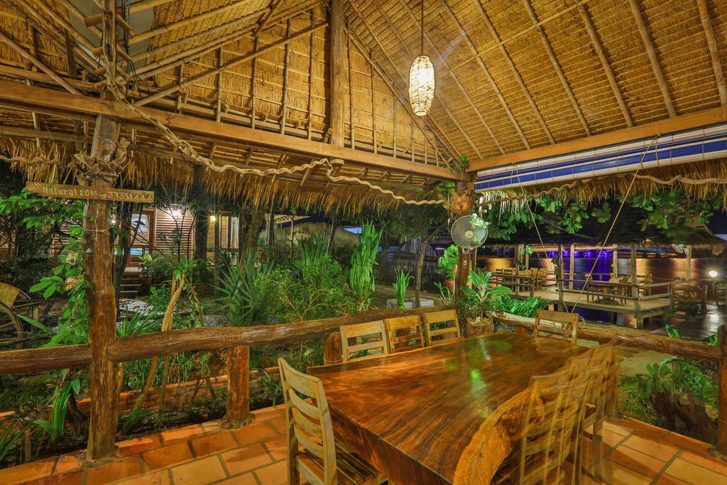 Natural Bungalows Restaurant And Bar Kampot Exterior foto